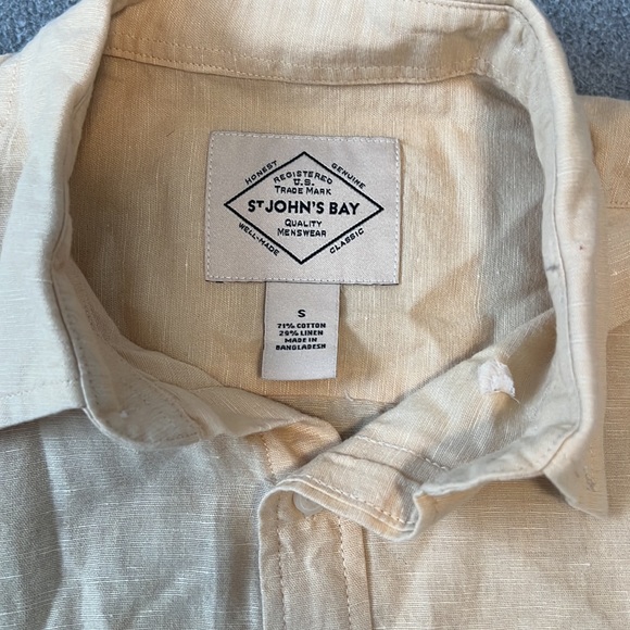 St. John’s Bay Men’s Short Sleeve Button Down - Picture 2 of 3